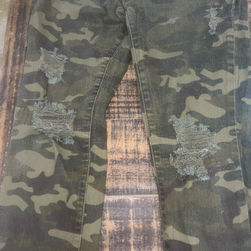 Judy blue camo distressed jeans straight leg